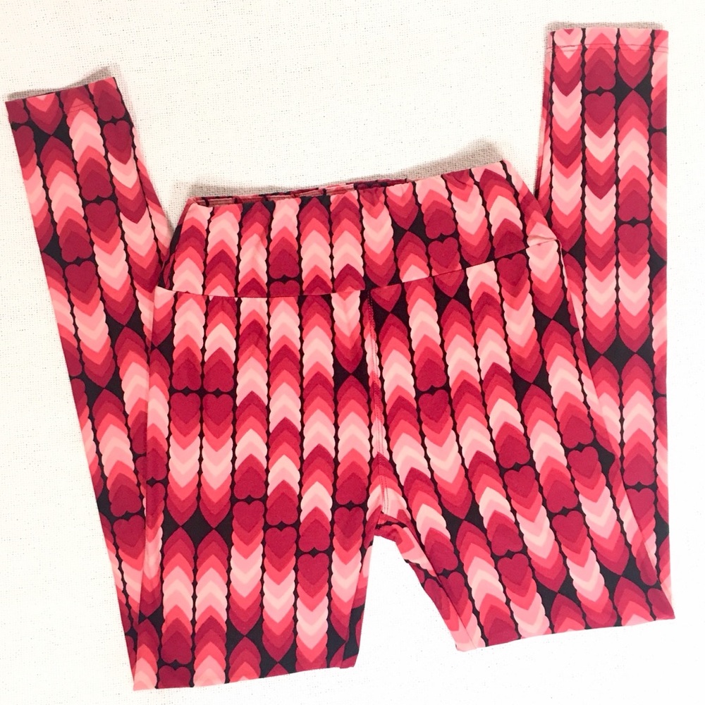 LuLaRoe Hearts Leggings Black Red OS Valentines